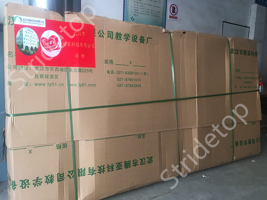 贈人玫瑰，手有余香，奉獻愛心，收獲希望。8月，武漢市騰亞科技有限公司向巴東縣神農(nóng)中小學捐贈環(huán)保黑板。
